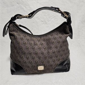 Dooney & Bourke
Nikki Shadow Signature Logo Canvas Shoulder bag